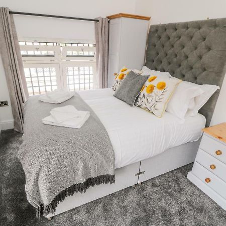 Evening Star Engine Shed Apartment Whitby Exterior photo